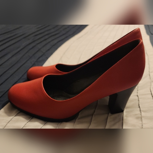 Piccadilly Platform Red Pump heels size 10 - Picture 9 of 11